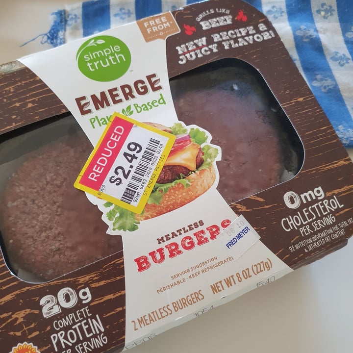 photo of Simple Truth Emerge Meatless Burgers shared by @paniwilson on  20 Jun 2021 - review