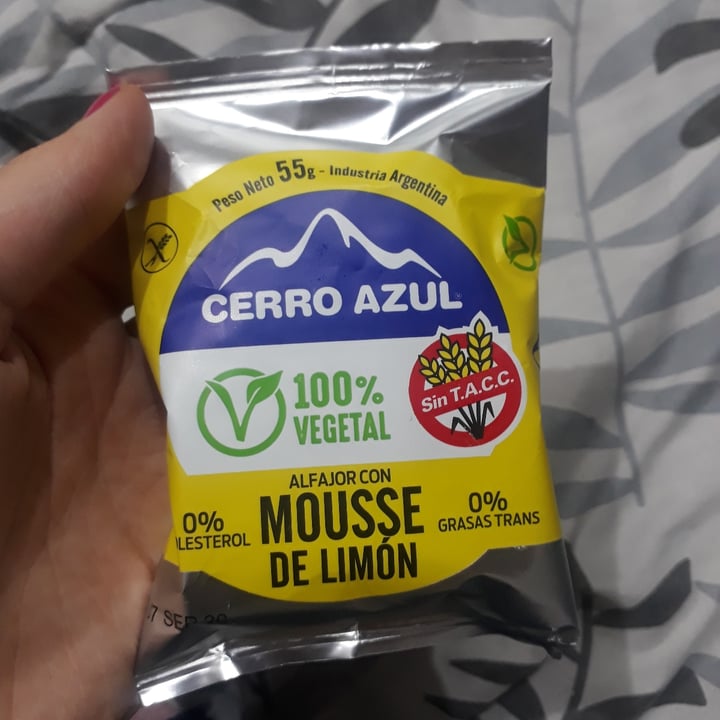 review photo of Cerro Azul Alfajor con Mousse de Limón shared by @magaly23 on 02 Jul 2020 - review