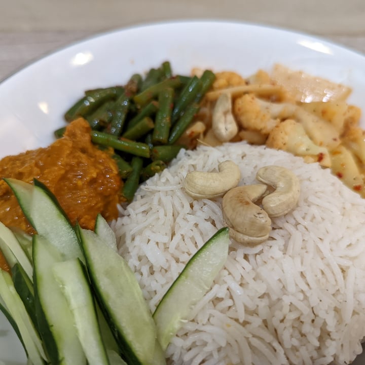 photo of Simple Lifestyle Healthy Vegetarian Cafe Vegan Nasi Lemak shared by @omnionajourney on  07 May 2022 - review