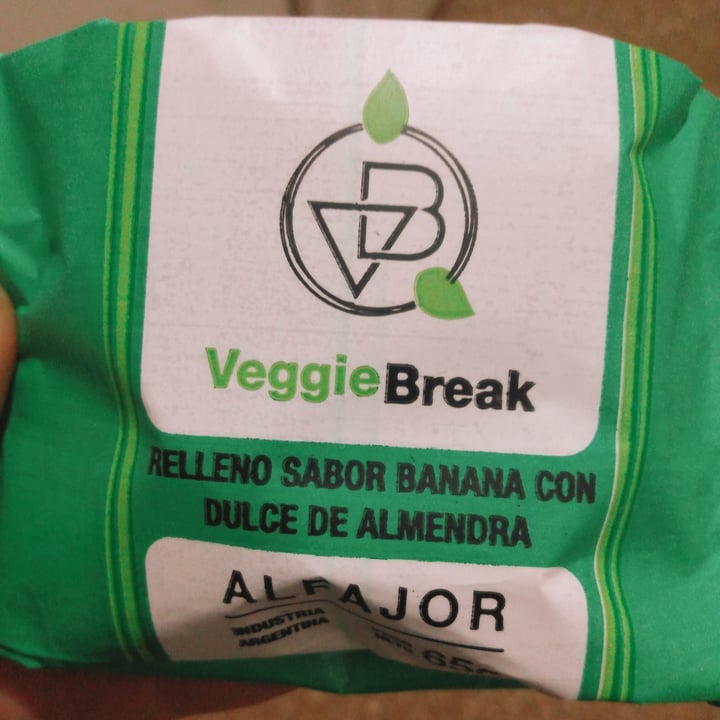 photo of Veggie Break Alfajor Vegano Relleno con sabor a Banana Y Dulce de Almendra shared by @jesicaagui on  16 Oct 2022 - review