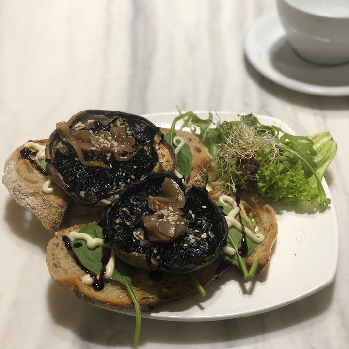 photo of The Oatberry Cafe Portobello Mushroom Toast shared by @rufat on  28 Dec 2021 - review