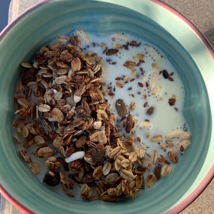 photo of Hopscotch Kitchen House Granola shared by @uplandspeaksanctuary on  30 May 2022 - review