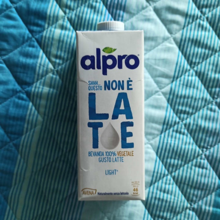 photo of Alpro This is Not Milk Classic Questo Non è Late Classico shared by @cipsi on  11 Apr 2022 - review