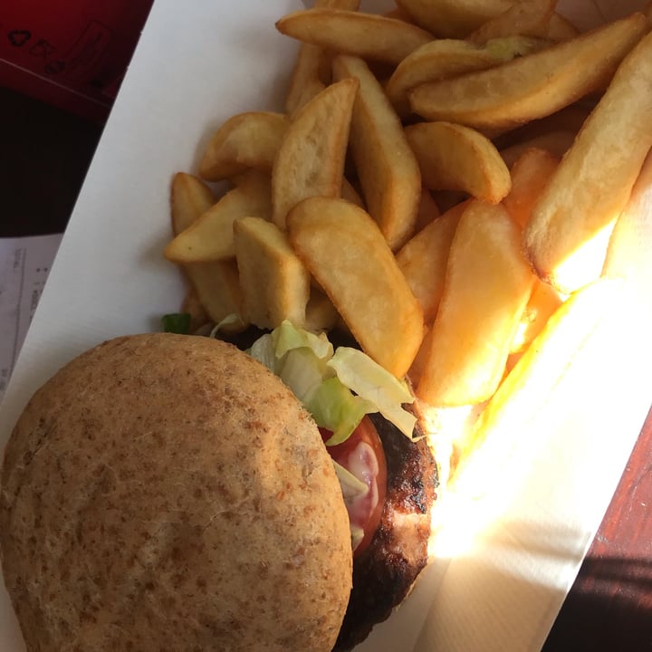 photo of Disneyland Paris Hamburger vegetale shared by @ele27 on  11 Jun 2022 - review