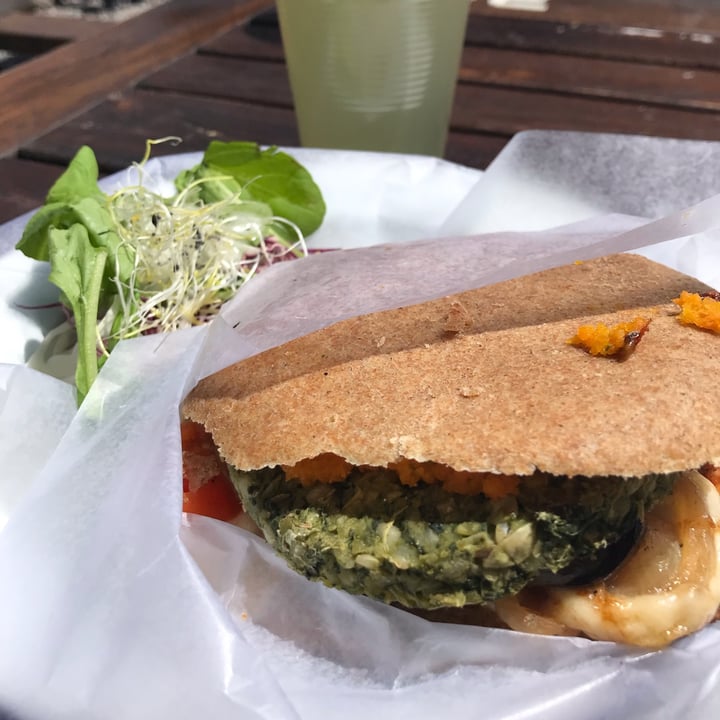 photo of Silvestre Vegetal Burguer de Medallon De Cereal shared by @catagordon on  19 Jan 2022 - review