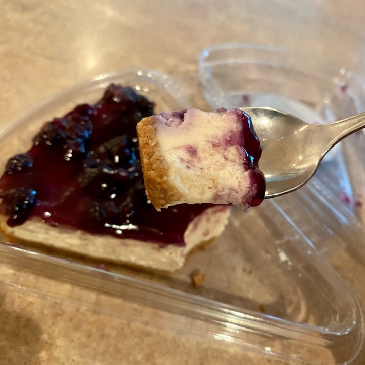 photo of Dodah's Kitchen Blueberry cheesecake shared by @curvycarbivore on  26 Oct 2021 - review