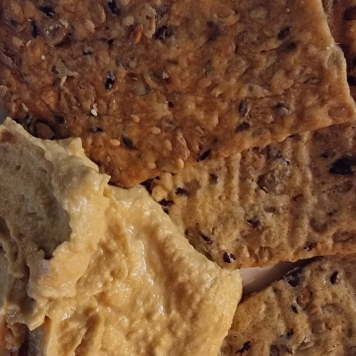 photo of Samsara e Volta Rossa Hummus e crackers shared by @annapannafood on  27 Mar 2022 - review