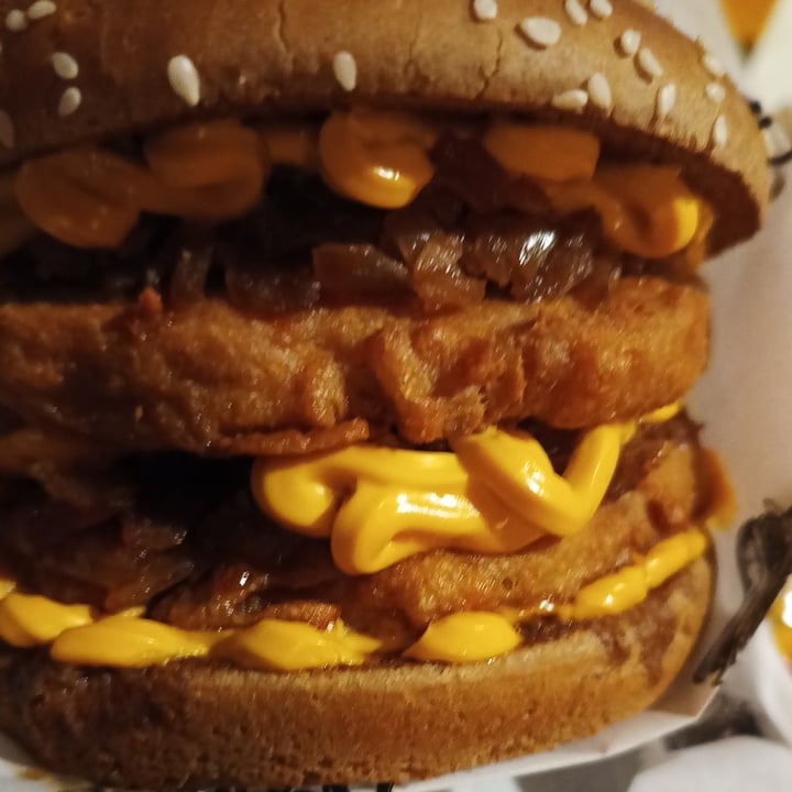 photo of We Can Veg It Double chicken cheddar shared by @lucasprimon on  09 Sep 2022 - review