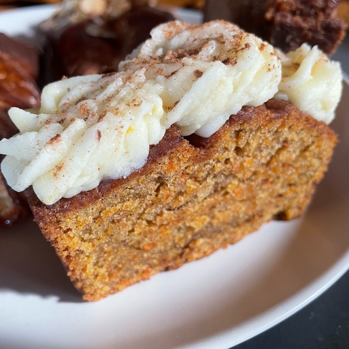 photo of The Hippie Bakery Carrot Cake shared by @naivoncake on  03 Oct 2021 - review
