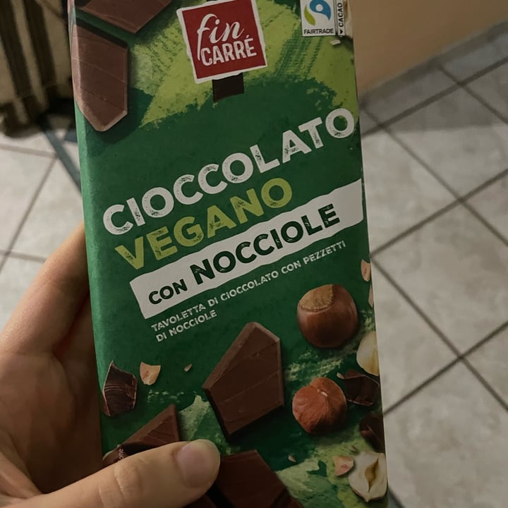 photo of Fin Carré Cioccolato vegano con nocciole shared by @theveganent on  11 Nov 2021 - review