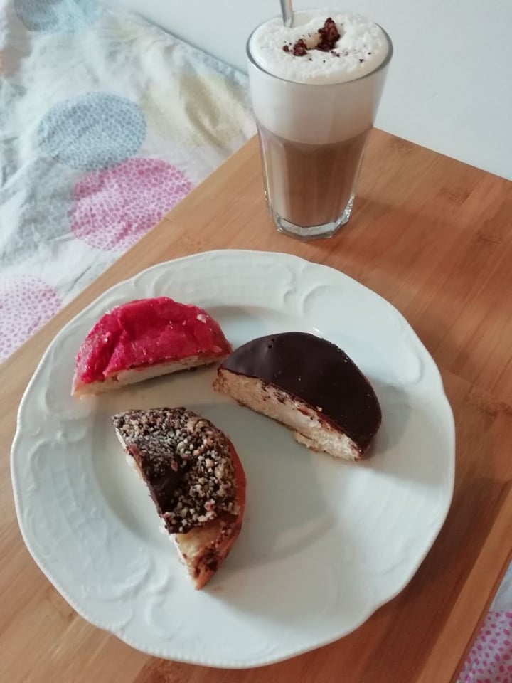 review photo of Brammibal's Donuts Boston cream shared by @marafox on 08 Apr 2020 - review