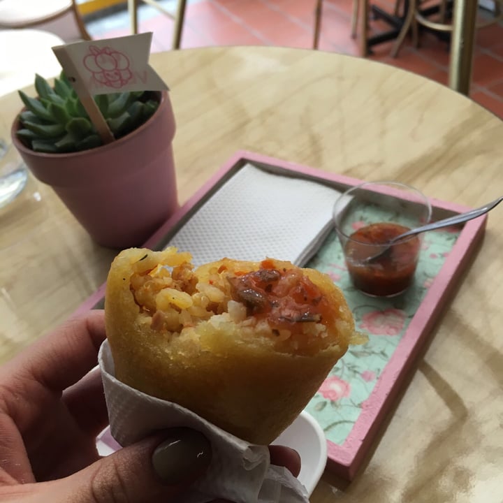photo of Frambuesa Pastelería Vegan Pastel de yuca shared by @saharaxfade on  03 Sep 2019 - review