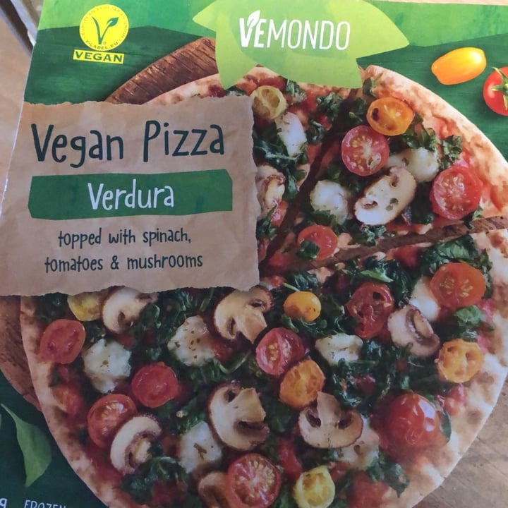 photo of Vemondo Vegan Pizza Verdura with Spinach, Tomatoes & Mushrooms shared by @beamurgia on  05 Apr 2022 - review