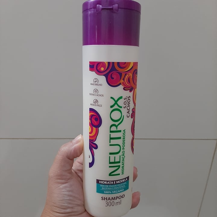 photo of Neutrox shampoo Neutrox S.O.S cachos shared by @sgarbosa on  19 Jul 2022 - review