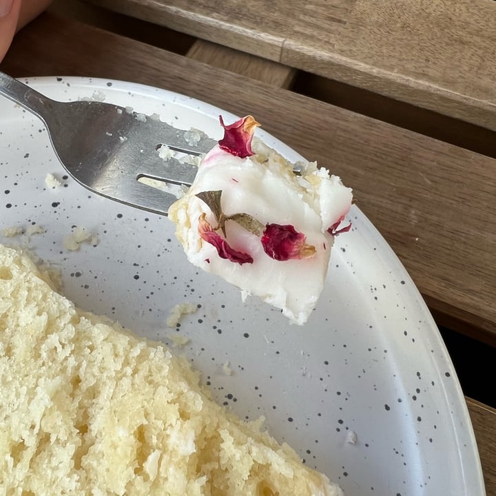 review photo of blanco coffee Zitronenkuchen shared by @finefine on 30 Oct 2022 - review