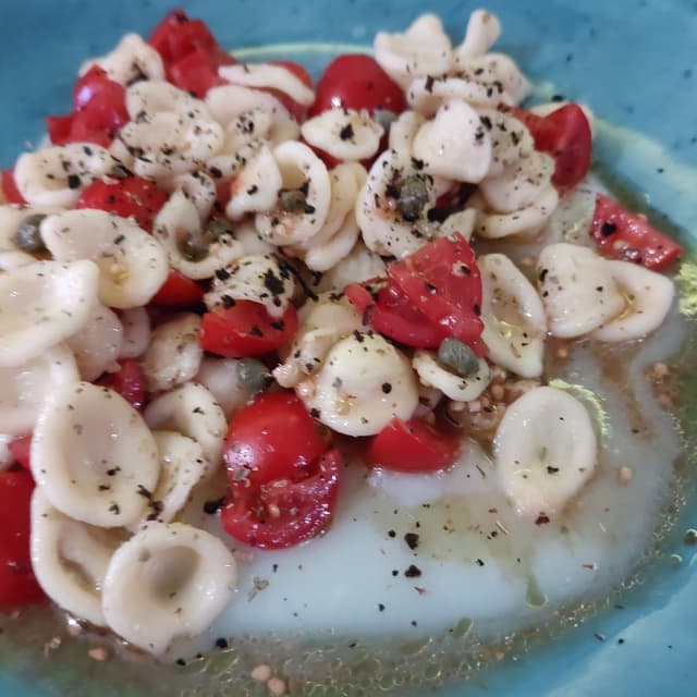 Photo of the dish “Orecchiette alla crudaiola su crema di patate affumicate, gondino affumicato e polvere di cipolla abbrustolita”