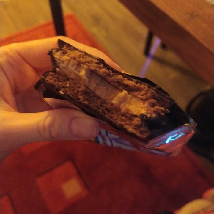 review photo of Veggie Break Alfajor Vegano Relleno de Pasta de Mani shared by @viqui17 on 02 Dec 2021 - review