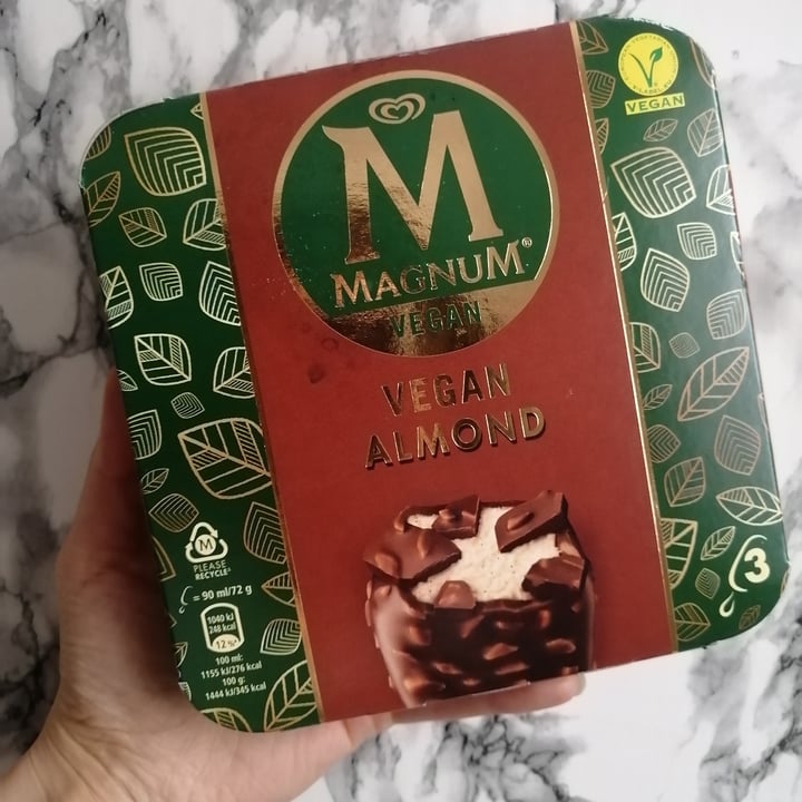 review photo of Magnum Magnum Vegan Almond shared by @victoriamaugeri on 06 Apr 2022 - review