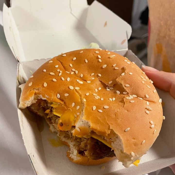 photo of McDonald's McPlant shared by @jetlaggedlauryn on  30 Jul 2022 - review