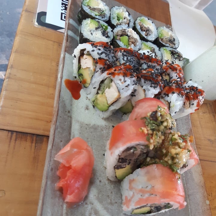 photo of Let it V - Vegan Sushi 12 piezas de sushi a elección shared by @emilyvegan on  18 Mar 2021 - review