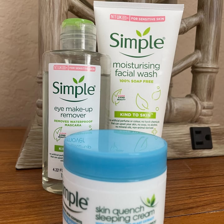 review photo of Simple Moisturising facial wash shared by @veggietico on 27 Oct 2021 - review
