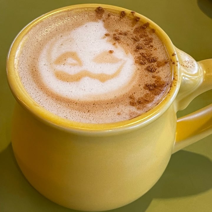 review photo of Snooze, an A.M. Eatery pumpkin latte with oat milk shared by @ninjalina on 29 Oct 2022 - review