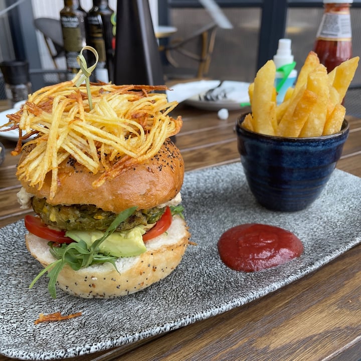 review photo of Doppio Zero Harvest Place The Earth Child Burger shared by @jethrotait on 28 Nov 2022 - review
