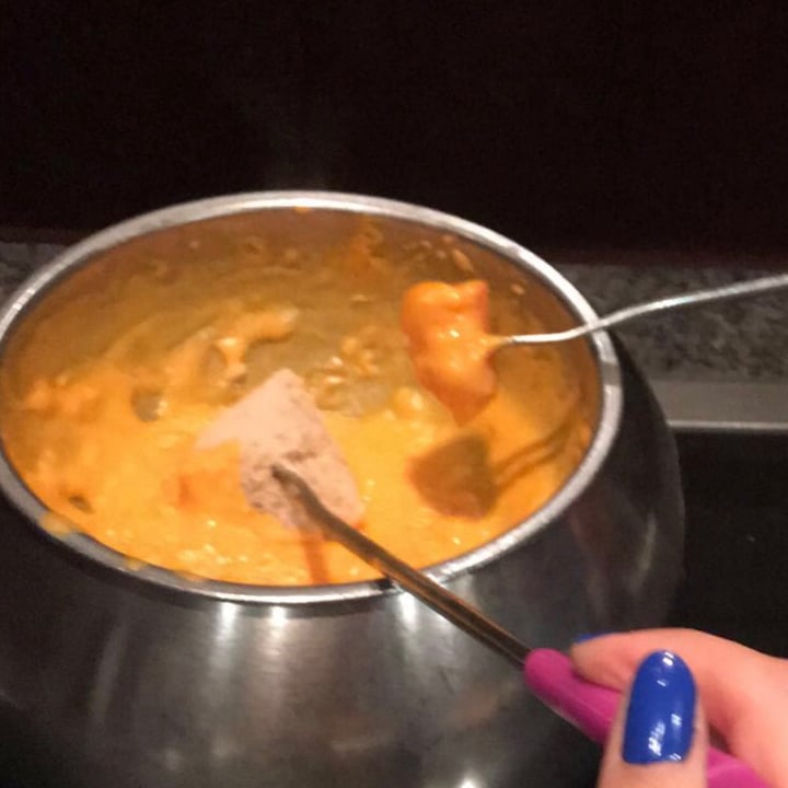 photo of The Melting Pot Vegan Cheese Fondue shared by @angiec463 on  25 Aug 2021 - review
