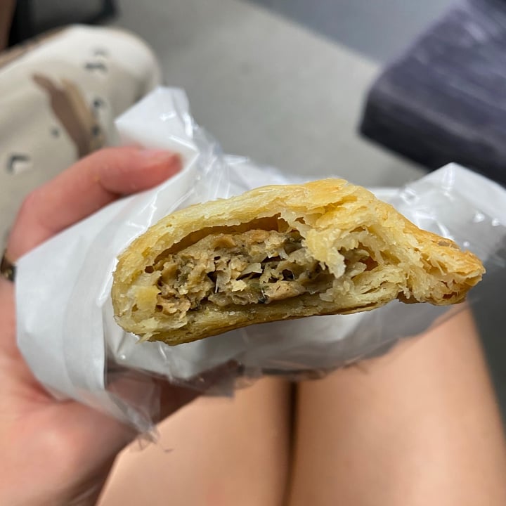 photo of Delice de France Vegan Sausage Roll shared by @frangreen on  22 Sep 2021 - review