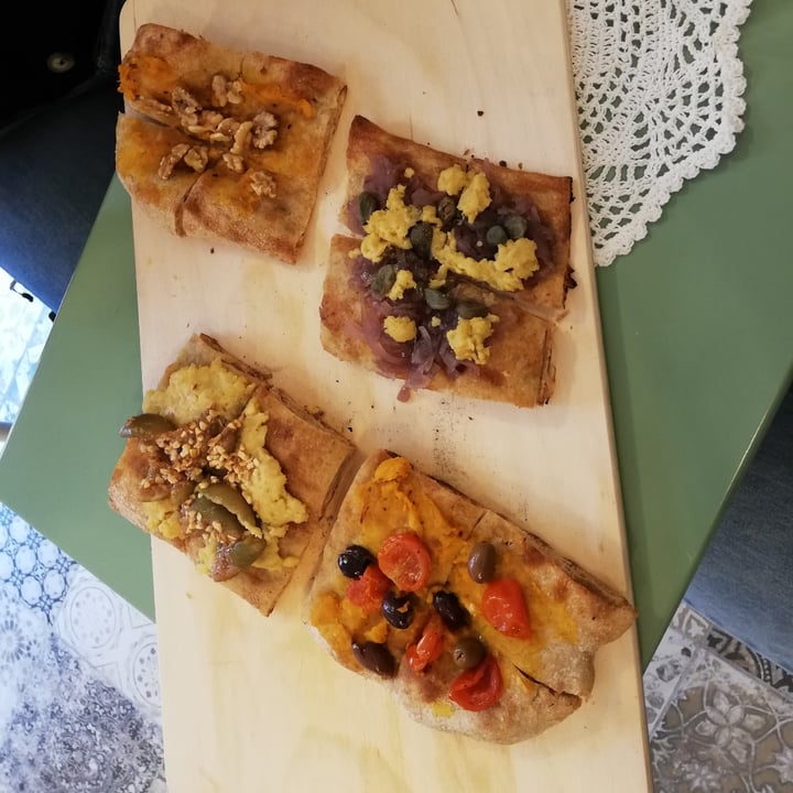 photo of Nonna Cleme Tranci di pizza e focaccia shared by @veggiulia on  14 Apr 2022 - review