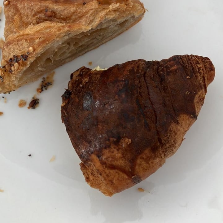 photo of Beagle Pastelería Vegana Croissant de tiramisú shared by @silviaps on  27 Oct 2022 - review