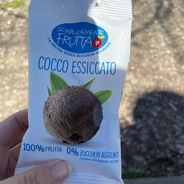 photo of Semplicemente frutta Cocco essiccato shared by @animovegano on  23 Mar 2022 - review