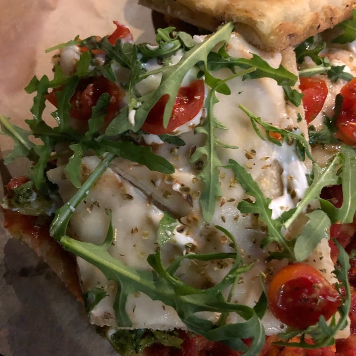 photo of IL LOCA Pizza a Taglio Bianca pomodorini e rucola shared by @pamply8 on  29 Apr 2022 - review