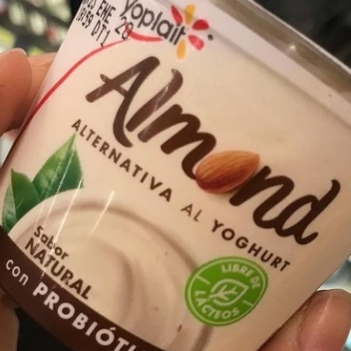 photo of Yoplait Yogurth A Base De Almendra shared by @yessimayorga1 on  19 Jun 2022 - review