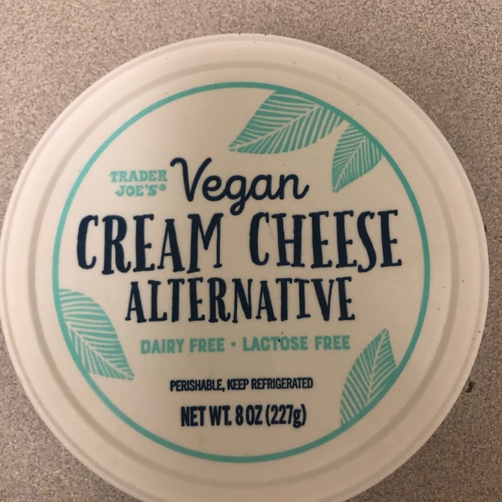 review photo of Trader Joe's Vegan Plain Cream Cheese Classic shared by @pandapalooza7 on 30 May 2022 - review