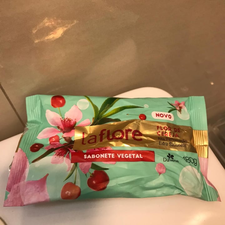 review photo of La flore Sabonete Vegetal La Flore shared by @pelegrino on 24 Jul 2021 - review