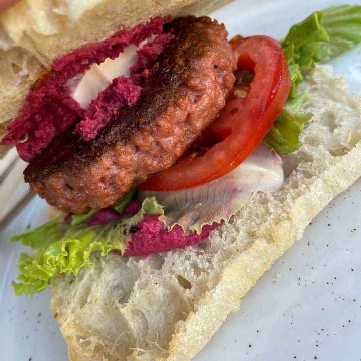 photo of Brunch Republic Treviso “Fake” Burger shared by @eli22veg on  05 Apr 2022 - review