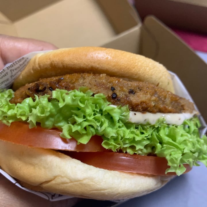 photo of VeganBurg Singapore Cracked Mayo Burger shared by @yashermin on  22 May 2021 - review
