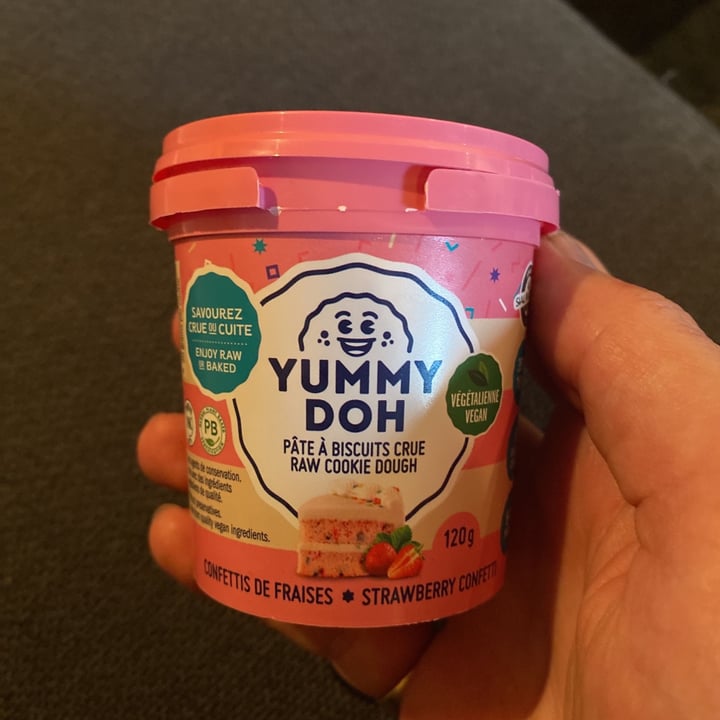 review photo of Yummy Doh Strawberry Confetti shared by @shntrnr on 20 Jun 2021 - review