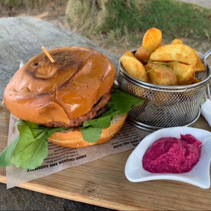 review photo of El Mosquito Boutique Hotel Hamburguesa vegetariana shared by @sumioviedo on 22 Nov 2021 - review