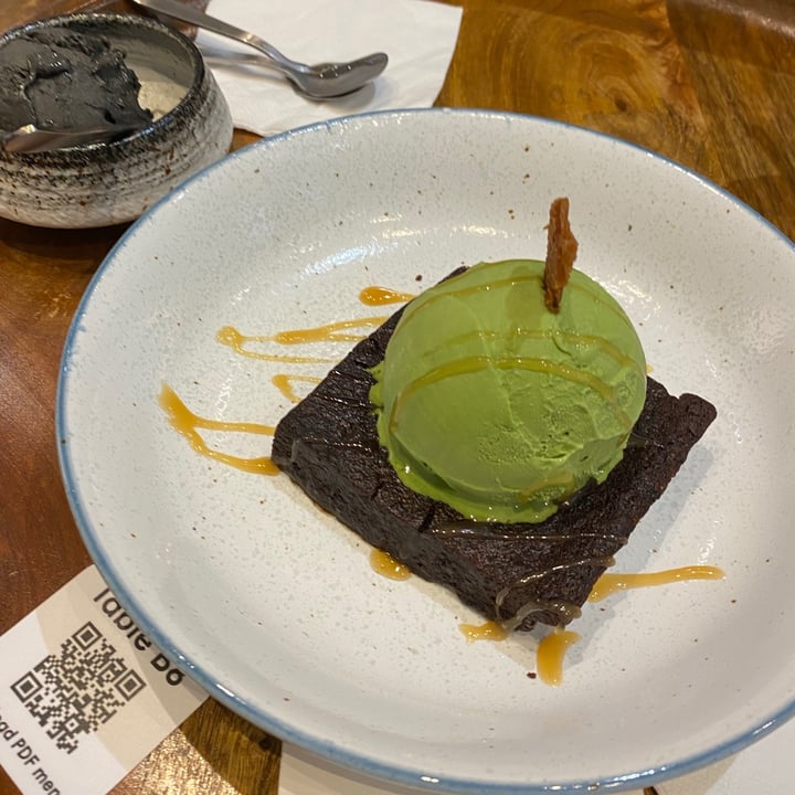review photo of Hvala Keong Saik Dairy-free Fudgy Chocolate Brownie shared by @okaypoke on 19 Feb 2021 - review