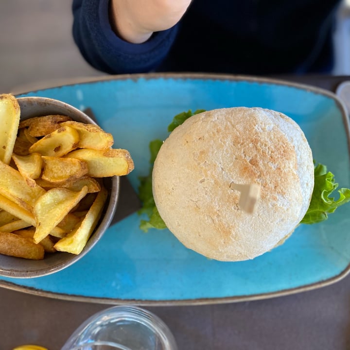 photo of Hero Burger & Delicious burger crunchy shared by @tattavegan on  06 Nov 2022 - review