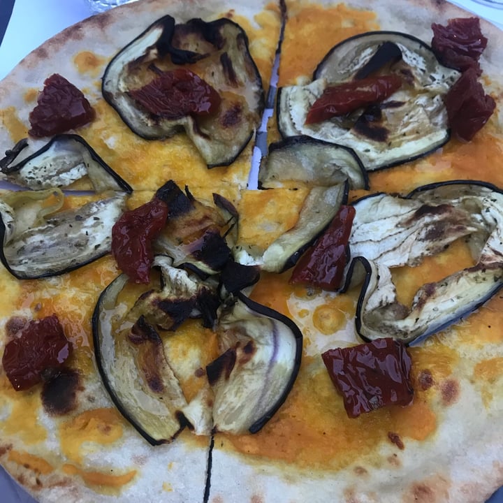 photo of 692 Secret Garden Pizza Crema di Zucca e Melanzane shared by @giuls367 on  19 Apr 2022 - review
