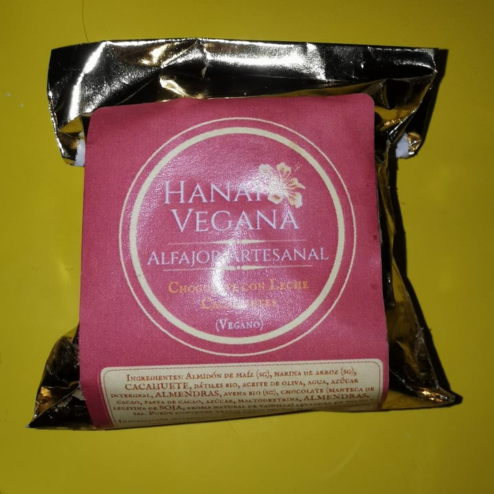 photo of Hanai Vegana Alfajor de chocolate con leche (vegana) y cacahuetes shared by @cristyglez on  23 Oct 2021 - review