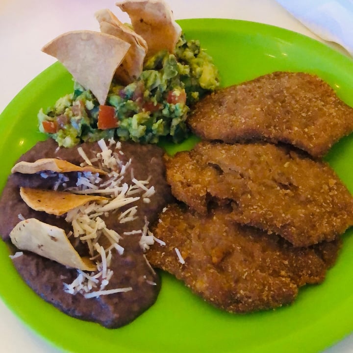 review photo of Antojito con Amor Milanesa Con Guacamole Y Frijol shared by @anavegancancun on 18 Sep 2020 - review
