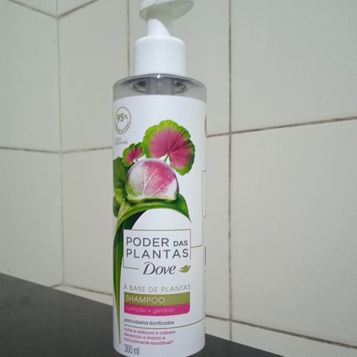 photo of Dove Shampoo Poder das Plantas - Nutrição + Gerânio shared by @karemandrade on  02 Sep 2022 - review
