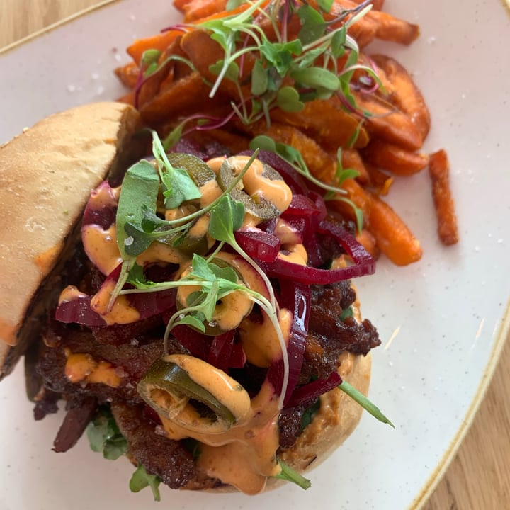 review photo of Kaylee's Eatery BBQ Sticky Rib burger shared by @lexikirstein on 11 Jan 2021 - review