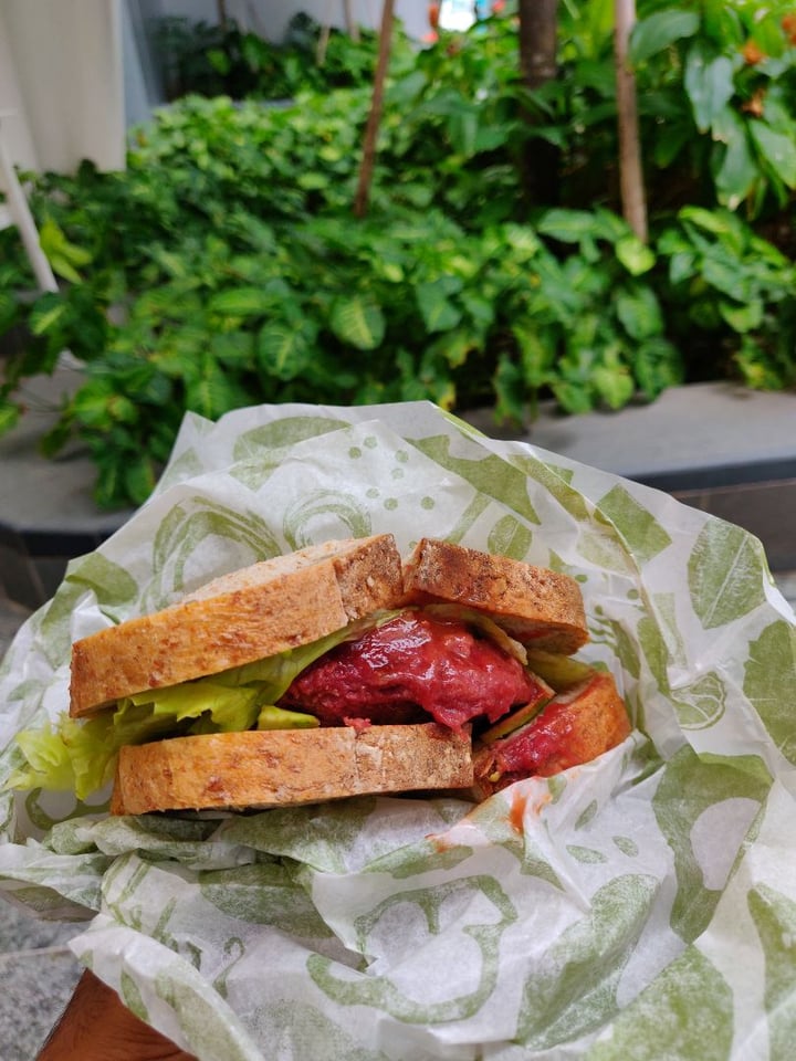 photo of Cedele Bakery Café Beetroot Avocado Burger shared by @hownowbrownkow on  21 Dec 2018 - review