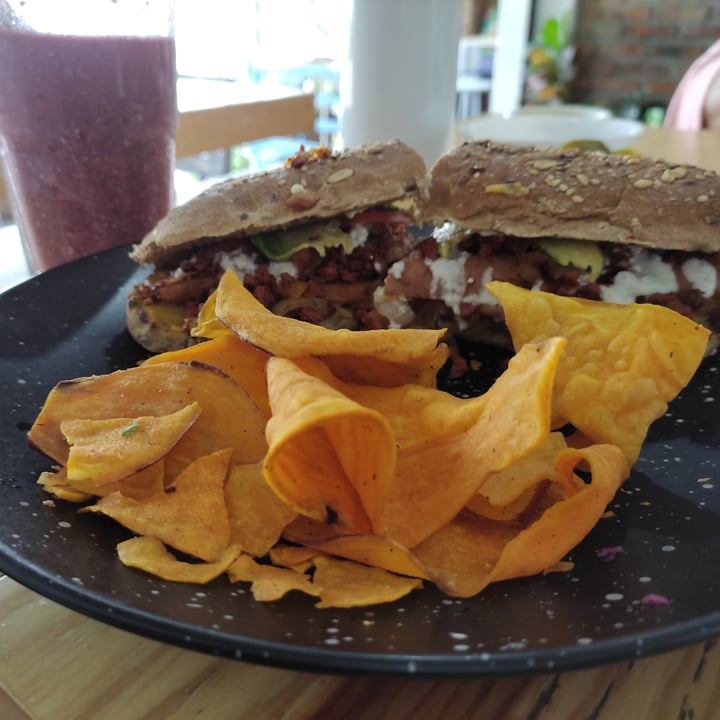 photo of Choclo y Maíz Cocina vegana Lonche cubano shared by @karlacastorena on  14 Jul 2021 - review