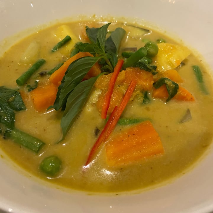 photo of Chanrey Tree Restaurant Green Vegetable Curry shared by @vegan-everafter on  13 Jun 2022 - review